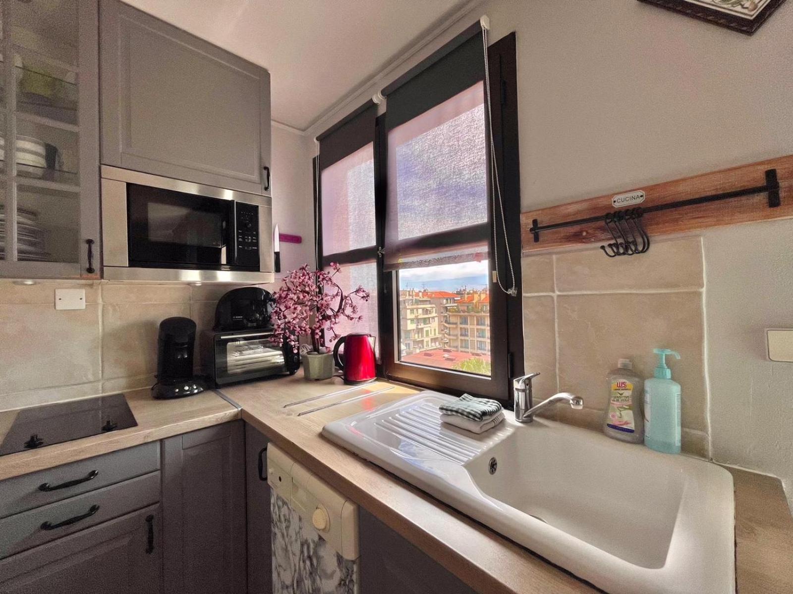 Luxurious In 450 M Of The Sea Apartment Nice