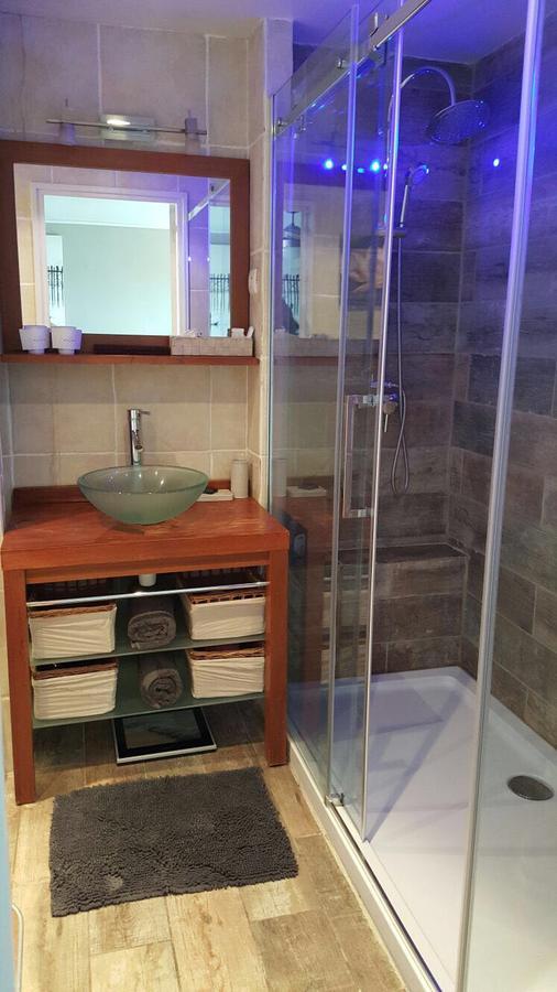 Luxurious In 450 M Of The Sea *